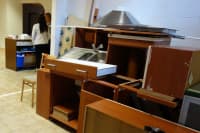 Liberecký kraj podpořil nábytkovou banku více než 100 tisíci. Náměstek přidal ještě židli